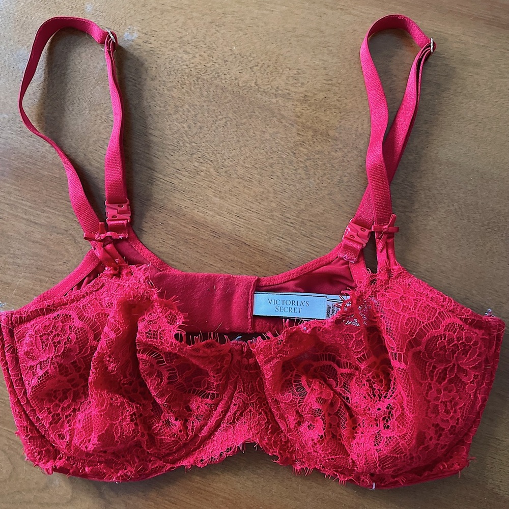 VICTORIAS SECRET balconette red lace bra